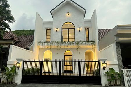 Rumah Dijual di Purimas Regency Surabaya Timur Minimalis Tropis dengan 2 Master Bedroom