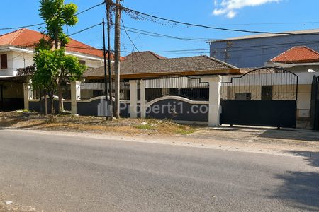 Dijual Rumah Hitung Tanah untuk Komersil di Manyar Rejo, Cocok untuk Kantor, Toko, Dekat Raya Manyar, Surabaya Timur