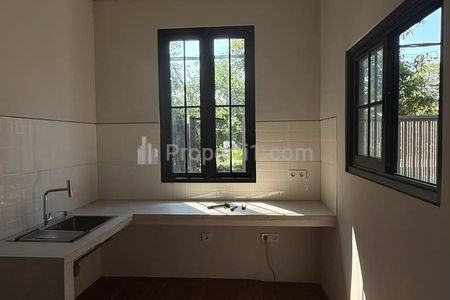 Rumah Dijual Manyar Indah Sukolilo Surabaya Timur dengan Inner Garden & Skylight Modern