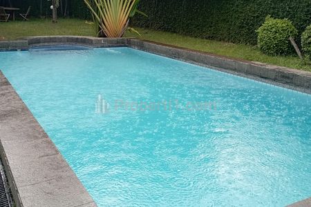 Jual Rumah 3 BR Luas Tanah 898m2 Bangunan 450m2, Ada Kolam Renang dan Taman, Bebas Banjir di Kemang Dalam, Jakarta Selatan