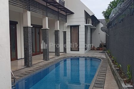 Sewa Rumah 4+1 BR Huk Nego Area Tenang, Ada Kolam Renang, Luas 365m2 Bangunan 375m2 di Cilandak, Dekat Lebak Bulus, RS Mayapada, Jakarta Selatan