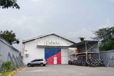 Dijual Cepat Bangunan Usaha Gudang Raya Lidah Wetan Samping WBM