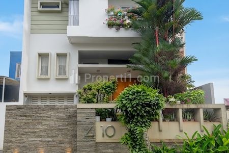 Dijual Rumah Premium 2½ Lantai di Puri Kencana Kembangan Selatan | SHM | LT 180 m² | LB 350+ m²