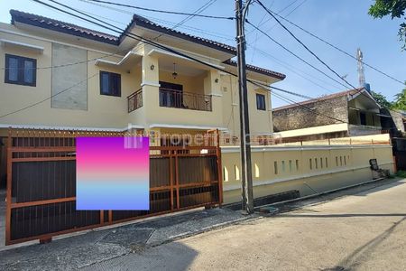 Dijual Rumah Besar Posisi Hook Siap Huni di Komplek Billymoon Jakarta Timur