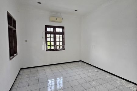 Jual Rumah Asri Simpang Darmo Permai Surabaya