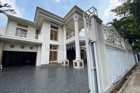 Dijual Rumah Mewah Siap Huni LT 680 m² LB 1.250 m² | Private Pool | Dharmawangsa, Jakarta Selatan