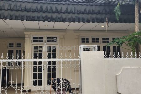 Jual Rumah Benhill Jakarta Pusat || LB 148m² || 2 Lantai || Semi Furnished