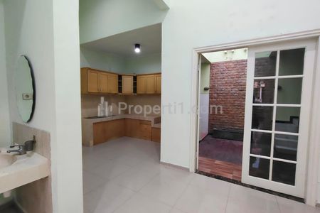 Disewakan Rumah Babatan Mukti Wiyung Surabaya - Dimensi 9x15 Ada 3 AC
