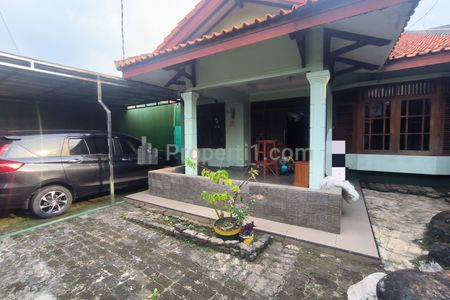 Dijual Tanah Bonus Rumah Induk dan Kost Strategis Depan Kampus di Wilayah Jagakarsa, Jaksel