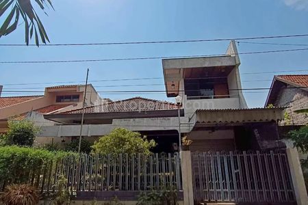 Dijualkan Rumah Lokasi Strategis Ketintang