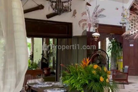 Dijual Rumah Usaha Resto di Kota Depok Jawa Barat - Jl. Curug Agung - Beji - Desain Tradisional Nusantara - Taman Hijau Asri Luas - Instagramable