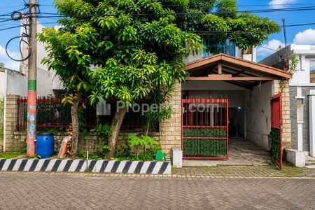 Dijual Rumah Kost Lama Aktif di Bratang Binangun, Surabaya 