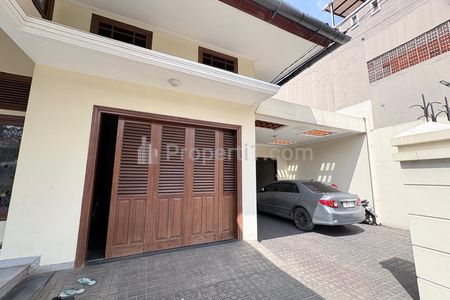 Jual Rumah Komplek Cantik dengan Swimming Pool di Kav Polri, Ragunan, Pasar Minggu, Jakarta Selatan