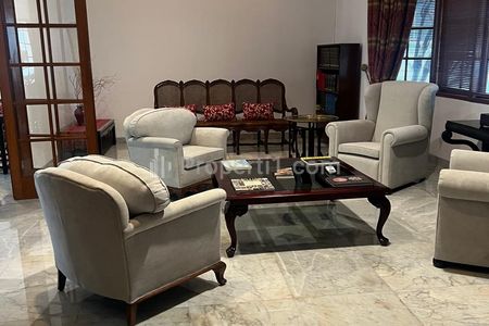 Sewa Rumah Siap Huni 5 BR Ada Kolam Renang, Double Gate, Cocok untuk Kedutaan di Jalan Sriwijaya, Dekat Kertanegara, Senopati, Kebayoran Baru Jaksel