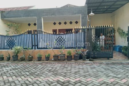 Dijual Rumah 2 Lantai Nyaman Aman dan Strategis di Surabaya