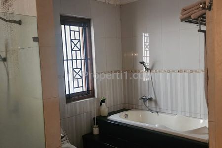 Jual Cepat Rumah Hook Cantik Sangat Strategis di Mampang Prapatan, Tegal Parang, Jakarta Selatan