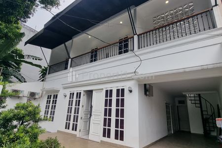 Dijual Rumah di Kebayoran Baru Jakarta Selatan | LT 240 m² | LB 300 m² | 6 Kamar Tidur