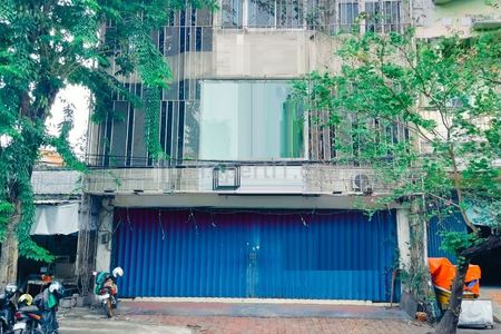Disewakan Ruko Raya Manyar Surabaya Timur 3 Lantai Carport 3 Mobil Ada Tanah Belakang