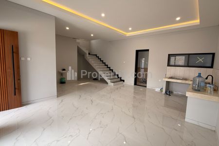 Jual Rumah Baru Taman Kopo Indah 1 Dekat Tol Kopo Bandung