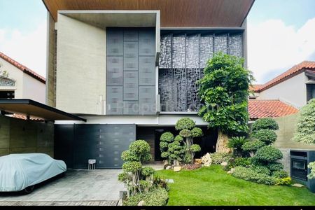 Dijual Rumah Mewah 280 m2 Citraland Crystal Golf Surabaya - Semi Furnished - Spesial 3 Master Bedroom Lengkap K. Mandi Dalam - Hadap Utara - Surat SHM