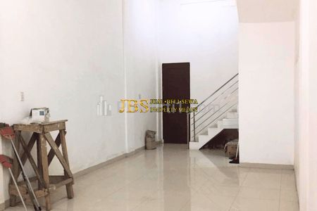 Dijual/Disewakan Ruko Siap Huni 3,5 Tingkat di Jalan Danau Jempang - Daerah Sekip, Medan