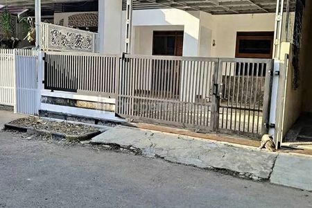 Sewa Rumah Klasik Tropis Full Renov 2 Kamar Tidur 2 Kamar Mandi Carport Lingkungan Tenang Nyaman Aman di Sayap Jl. Terusan Jakarta Antapani Bandung