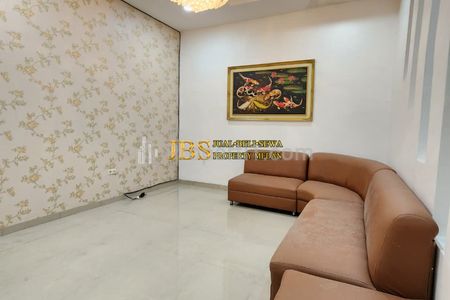 Dijual Cepat!! Rumah 2,5 Tingkat di Komplek Cemara Asri Medan Jalan Orchid