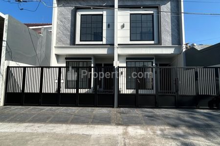 Dijual Rumah Baru Gress Lokasi Favorit dekat Gate di Perumahan Wisma Mukti, Klampis Semolo Barat, Surabaya 