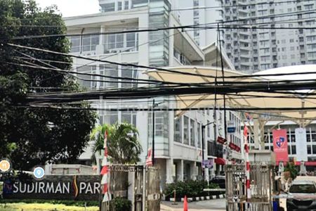 Jual Apartemen Sudirman Park 2 BR - Tower A - Lantai 46 + Balkon - Full Furnished - Sertifikat, Luas 52m2