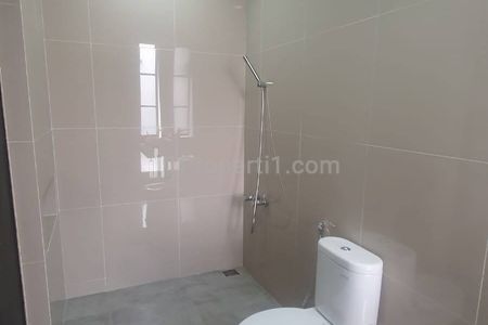 Dijual Rumah Baru 3 Lantai Dian Istana Wiyung Surabaya Row Jalan 3 Mobil SHM