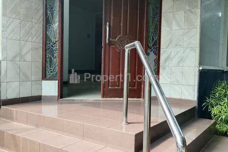 Disewakan Rumah Mewah Megah Siap Huni di Perumahan Palem Indah Pondok Kelapa Jakarta Timur