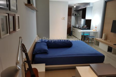 Tempat Tidur dan Meja Belajar