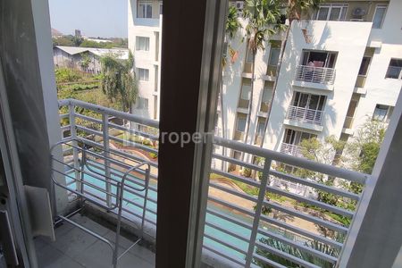 Balkon & View Kolam Renang