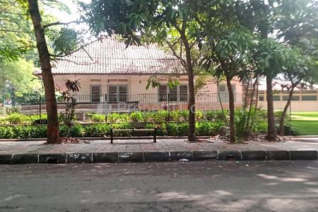 Jual Rumah Belanda Hitung Tanah 1315 m2 SHM View Taman Untuk Kantor Komersial Lokasi Premium Super Strategis di Sayap Jl. Ir. H. Juanda Dago Bandung