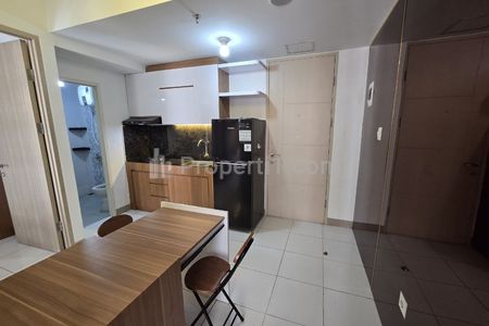 Tampak Dalam dekat Kitchen Set  dan Arah Kamar dan Kamar Mandi