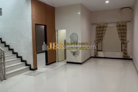 Rumah 2,5 Tingkat Dijual di Komplek Cemara Asri Jalan Azalea 2 - Medan