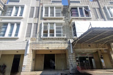 Disewakan Ruko 3 Lantai Siap Pakai di Emerald Boulevard Bekasi