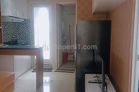 Tampak dalam dilengkapi TV FLAT, Kulkas