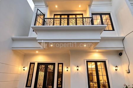 Dijual Rumah Baru Design Classic Modern Siap Huni di Pondok Bambu Jakarta Timur