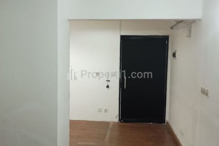 Tampak dalam arah pintu masuk 