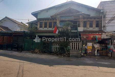 Jual Rumah dan Kost 13 Kamar Hitung Tanah Super Strategis dekat Alun-alun UNLA UNPAS Perkantoran Pertokoan Hiburan Kuliner di Sayap Jl. Karapitan Bdg