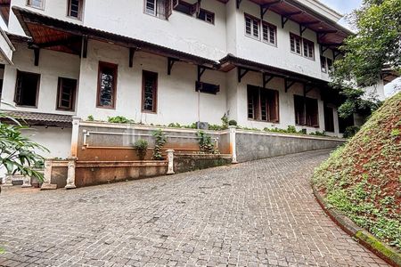 Dijual Rumah Area Elite Tanah Luas Harga Menarik Bukit Golf Pondok Indah, Jakarta Selatan