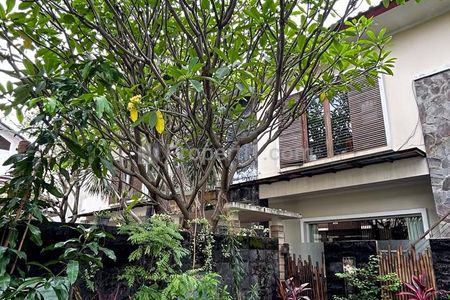 Dijual Rumah Tropis Balinese Style dalam Gated Cluster Selangkah ke Abdul Majid dekat Antasari dan Fatmawati, Jakarta Selatan