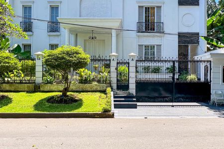 Dijual Rumah European Style Lingkungan Tenang Prime Area di Pondok Indah, Jakarta Selatan