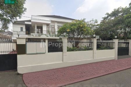 Disewakan Rumah Luas dengan 6 KT di Area Kuningan Jakarta Selatan | Sspn0123