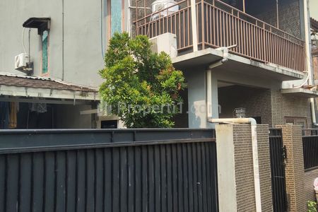 Diijual Super Murah Rumah 2 Lantai dengan 4 Kamar Tidur Dekat Tol Bintaro Tangerang