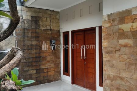 Rumah Disewakan di Komplek Perumahan Jatiwaringin Asri, di Samping Jalan Tol Pondok Gede