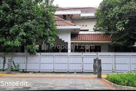 Sewa Rumah, Luas 1000m2 Bangunan 600m2, Bisa untuk Kantor atau Komersil di Cokroaminoto Menteng, Dekat Sudirman, Jakarta Pusat