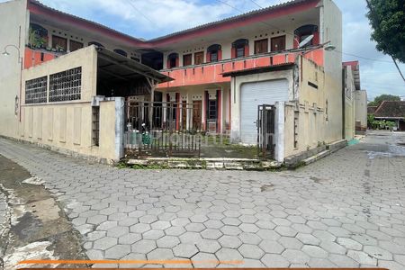 Dijual Rumah Kost 15 Kamar di Maguwoharjo Depok Sleman - LT 255 LB 288 SHM - Full Kamar Mandi Dalam