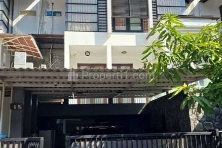 Dijual Rumah 2 Lantai Siap Huni Lingkungan Elit di Pakuwon Indah, Dekat PTC Surabaya Barat